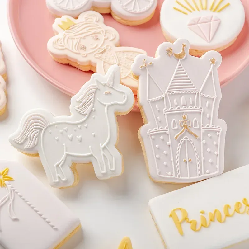 Formar Cartoon Unicorn Princess Cookie Cutter Acrylic Fondant Cake Press Stamp Embioners Carriage Castle PASTRIE BISCUITS PROSKED MOLD