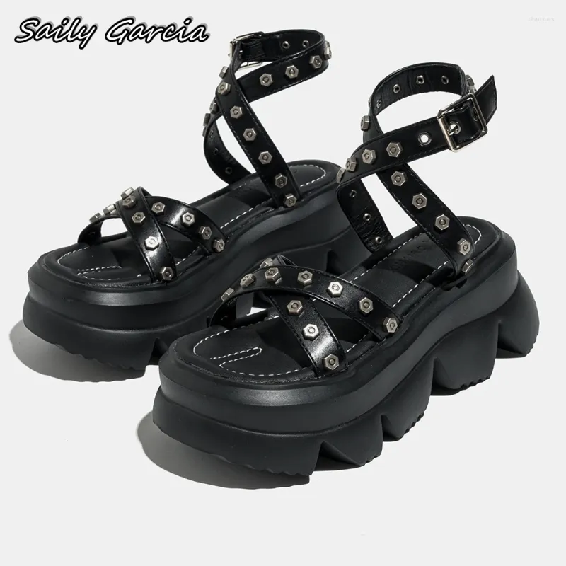 Casual schoenen zwarte metalen schroeven enkel riemgesp riem sandalen 2024 punk stijl dikke zool open teen platform all-match