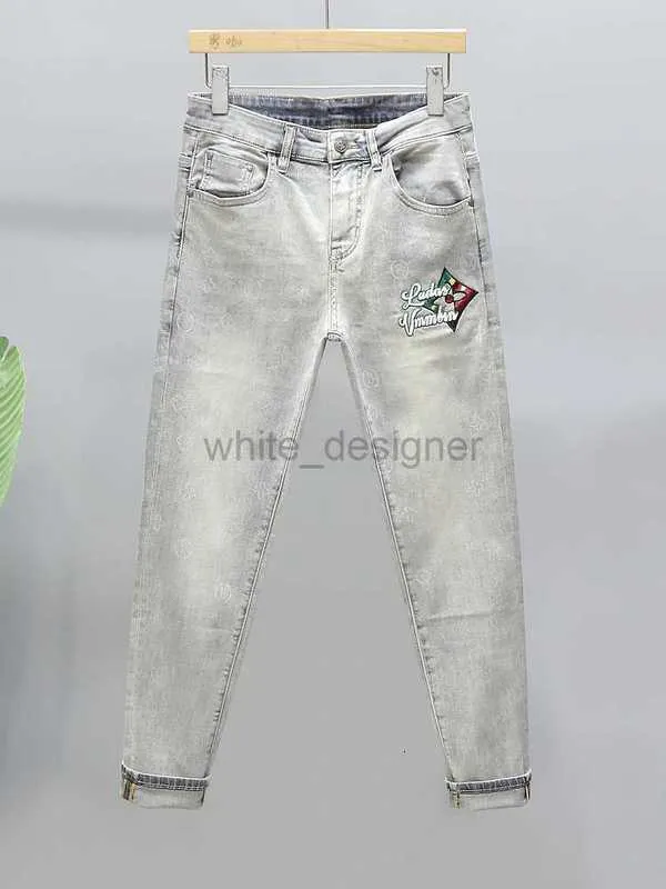 Дизайнерские джинсы для мужских голубых джинсов, мужская стройная посадка, проблемная вышивка, печатная модная бренда, роскошные леггинсы на высокой улице.