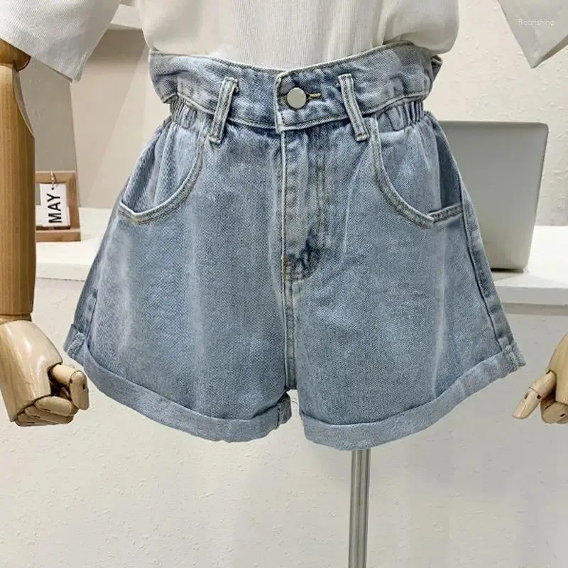 Jeans pour femmes shorts en jean haut tailler les étudiantes féminines 2024 Pantalons de bourgeon flower lâche slim curling large pour l'été