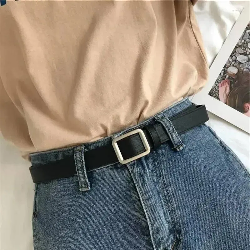 Belts Square Buckle Women's Belt Enkelt och mångsidigt koreansk retro Fashion Black Pants Kvinnor Studenter