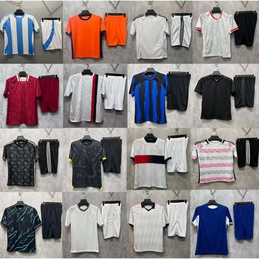 Maglie da calcio da uomo trackuit da uomo 2425 Coppa Nuova maglia da calcio impostata per la versione uniforme della squadra di concorrenza per la competizione di maglia da calcio per adulti e bambini