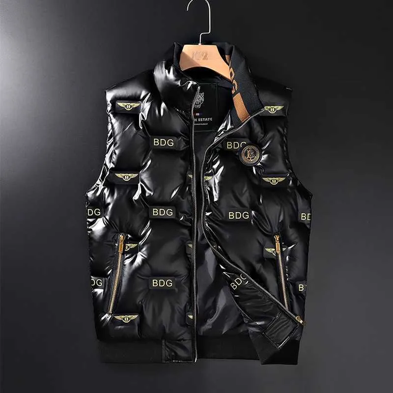 Mens Winter Fashion Down Parka With Metal Medal And Shiny Mens Winter Fashion Down Parka With Metal Medal And Shiny