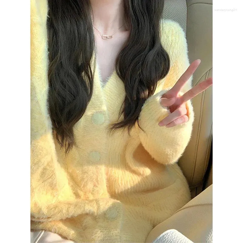 女性のニット女性カーディガンセーター韓国の甘い黄色の黄色い首のソフトニットジャンパーソリッドプレッピースタイルシングル胸長い長袖トップス