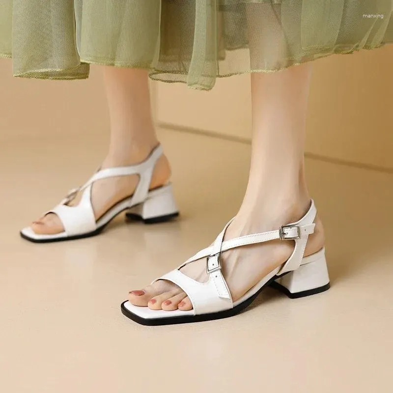 Casual schoenen 2024 Elegante peep teen dames sandalen riem druk 5 cm dikke hak big size 40 41 42 43 jurk zilveren wit roze