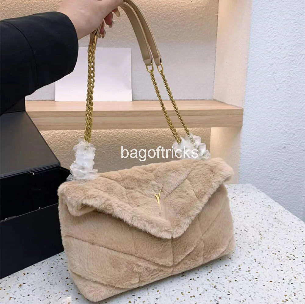 2024 Сумки для плеч пушистые дизайнерские сумки Tote Winter Fur Puffer Chain Luxury Simbag Женщина мягкая тепло