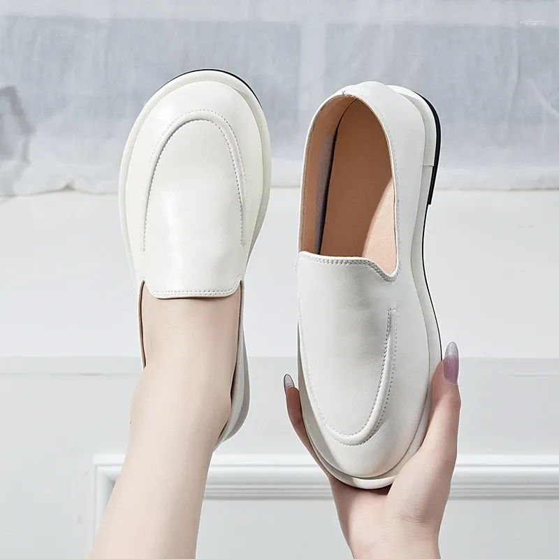 カジュアルシューズaiyuqi loafers women 2024春の丸いつま