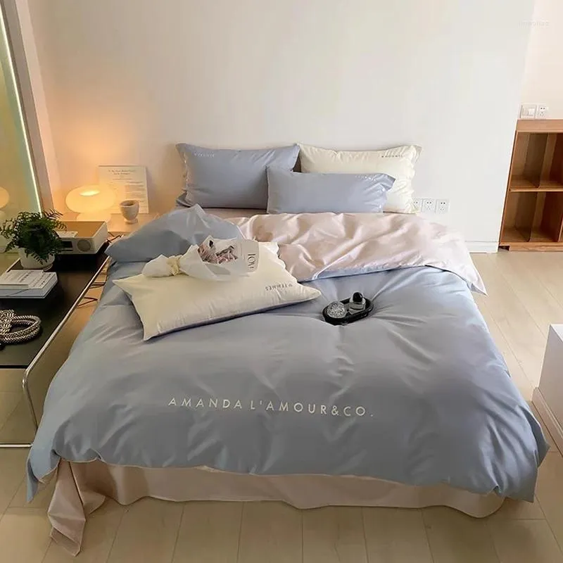 Bedding Sets 2024 Light Light Luxury Luxury Luxury Algodão de longo algodão Conjunto de quatro peças Pure Bordado Bordado Azul Pink