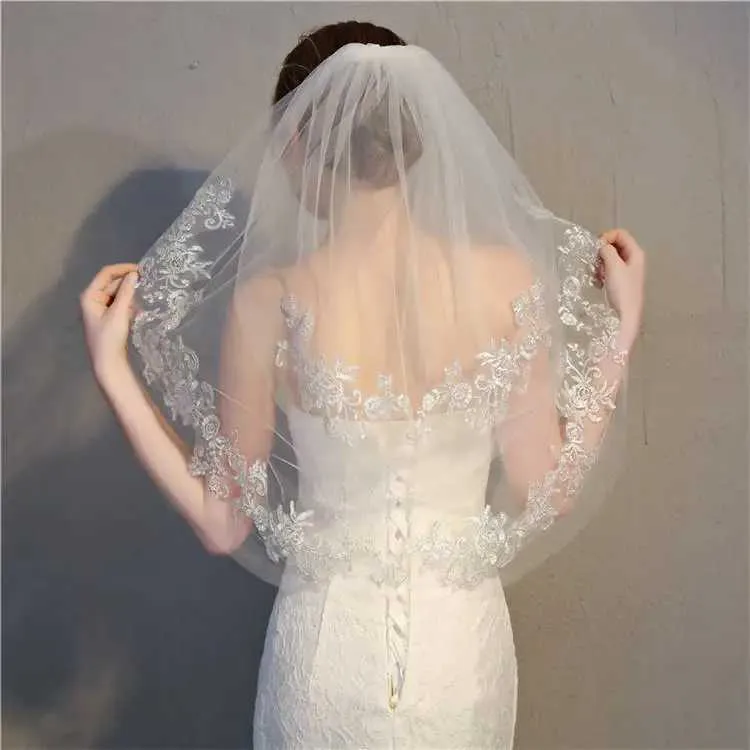 Wedding Hair Jewelry 2 Layer Bridal Headdress Luxury Lace Embroidered Short Beige Bridal Wedding Veils With Comb