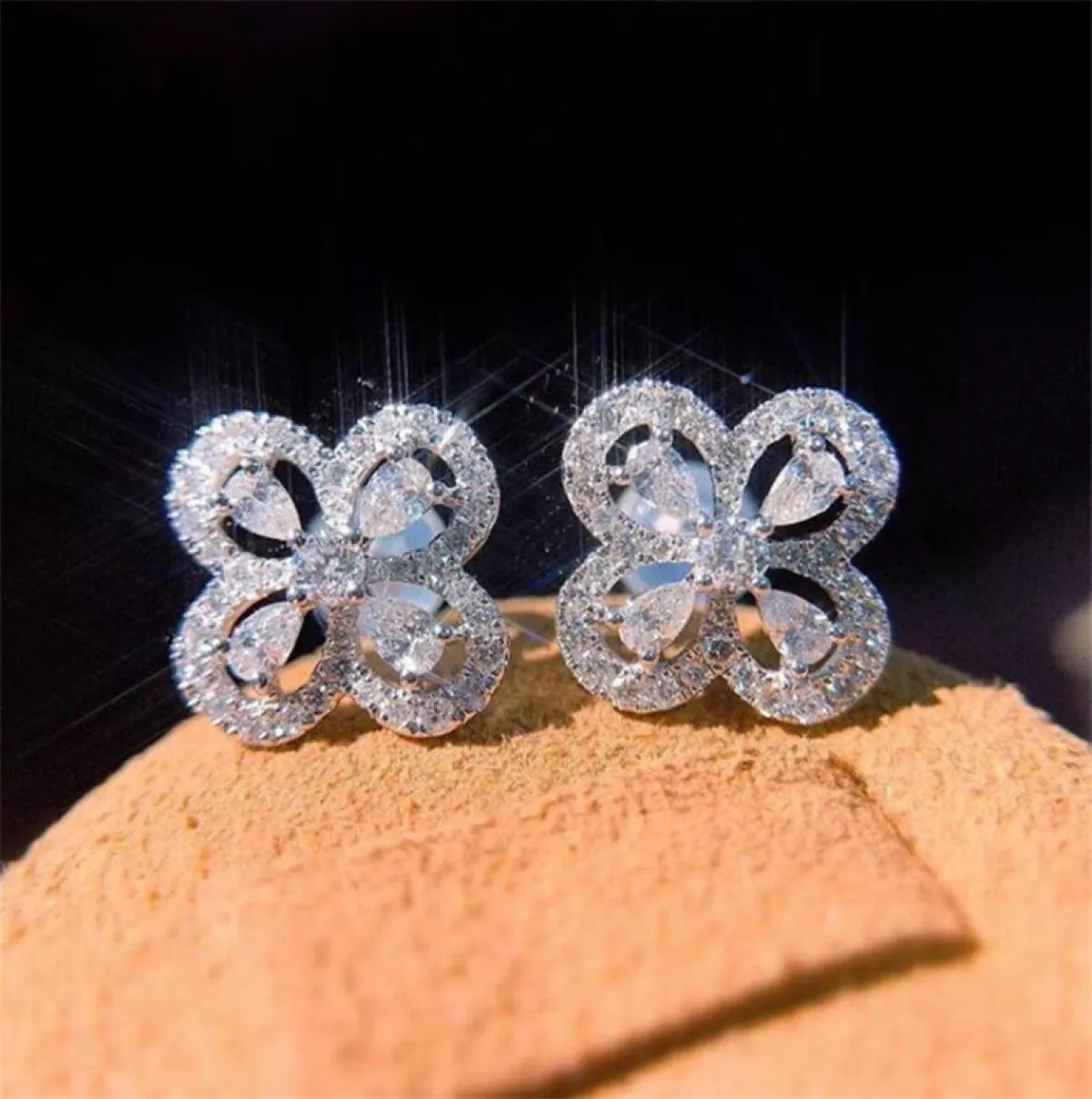 Helt nya klassiska smycken örhänge 925 Sterling Silver Deluxe Pear Cut White Topaz Cz Diamond Populära kvinnor Bröllopsstudörning 7929756