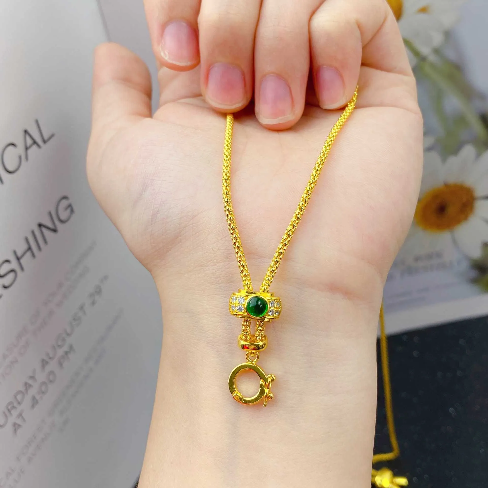 Universelle Halskette Jade Ancient Coin Anhänger gepaart mit der Sweater -Kette Emerald Reißverschluss Kette Universal Kette für Frauen