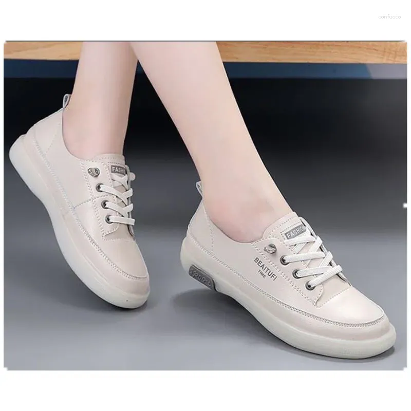 Chaussures décontractées Femme Sneaker Cuir Little White 2024 Printemps Autumn Oxford Soft Sole Sole Vulcanie Shoe Dames Walking