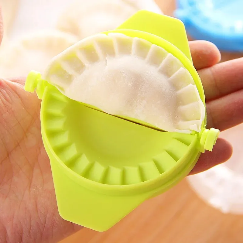 DIY Plastic Dumpling Mold Dough Press Gadgets voor het koken van Dumplings gemakkelijk Jiaozi Maker Gadget Kichen Tools Set