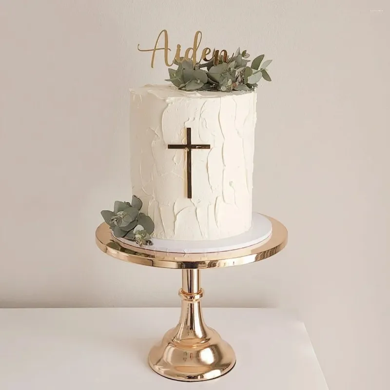 Zapasy imprezy chrzcowe ciasto - nazwa z oddzielnym krzyżowym urokiem ceremonii religijnych Chrzest / potwierdzenie