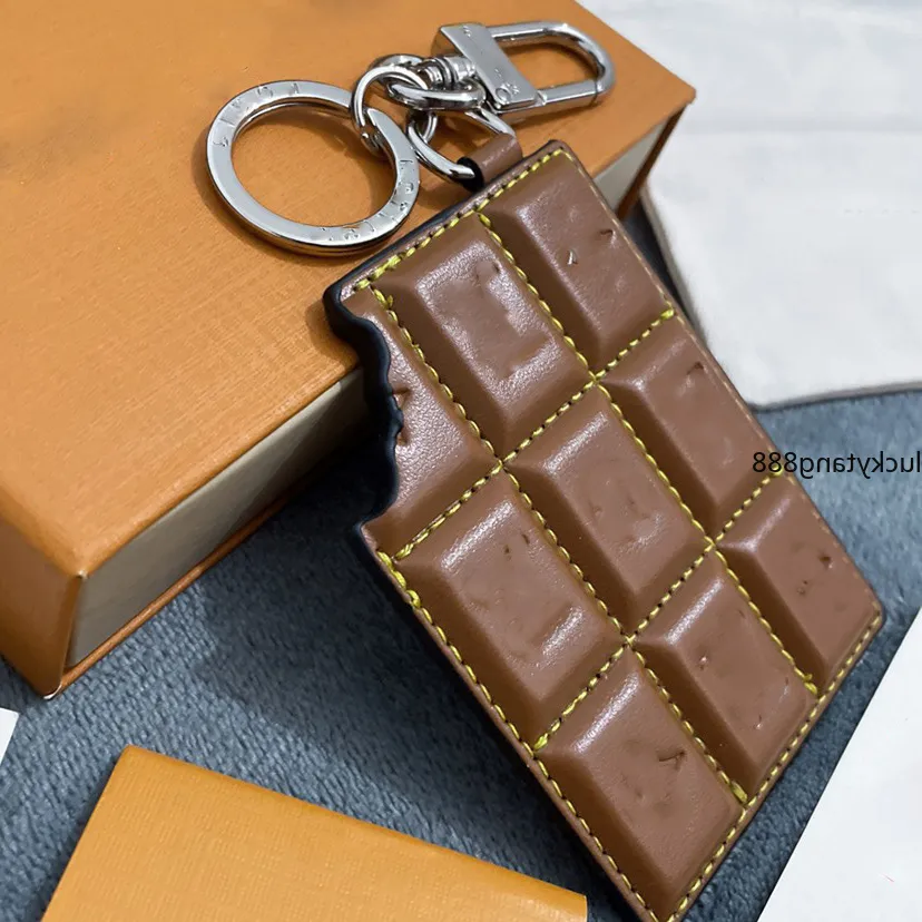 7x9cm Designer Chocolate Model Silver Keychain Key Chains Ring Holder Varumärkesdesigners Nyckelringar för Porte Clef Gift Män Kvinnor Bilväska Pendant Tillbehör ingen låda