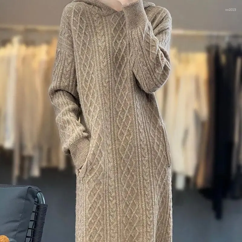 Lässige Kleider 2024 Herbst/Winter Wollpullover Frauen runder Nacken mit Doppelstrang verdickte gestrickte untere Hoodie Kleid