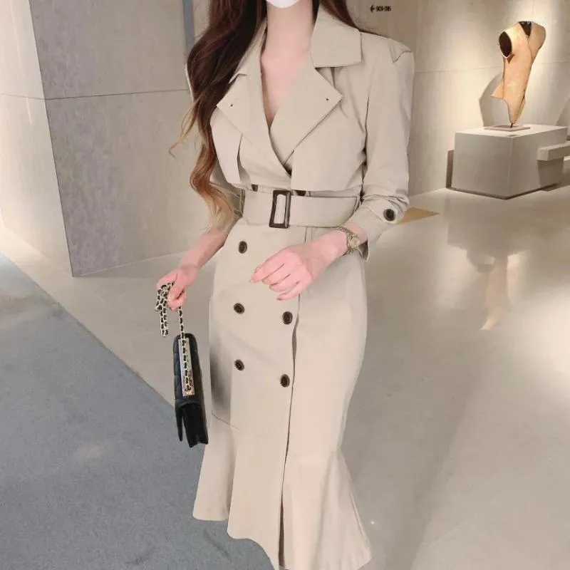 Robes décontractées Robe de trench noire 2024 Bureau de Chic coréen Lady Elegant Ol Temperament kaki taille Slim Mermaid avec ceinture