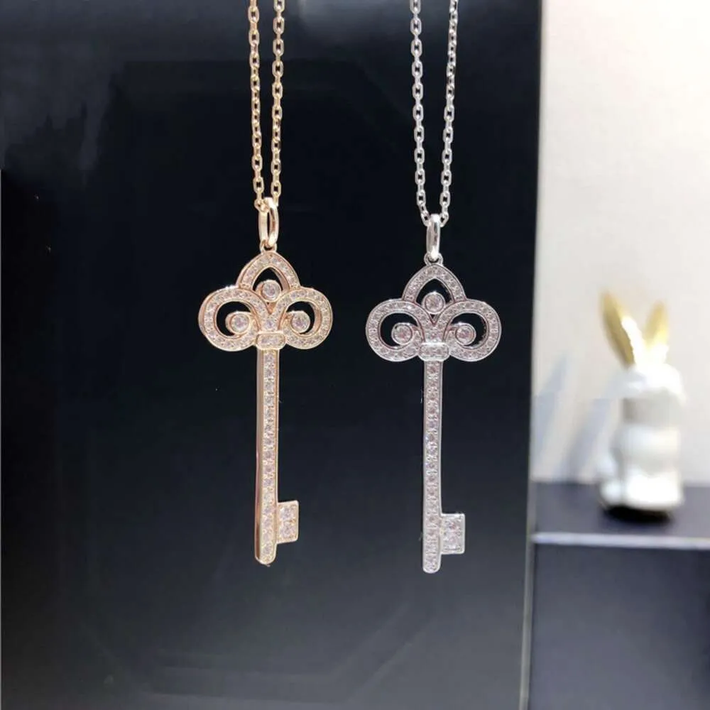 Collier Van Colliers de pendentif T Famille Iris Flower Key Collier 925 Ensemble plaqué en argent sterling avec diamant en diamant High Edition Pendant Collarmother's Day Gift