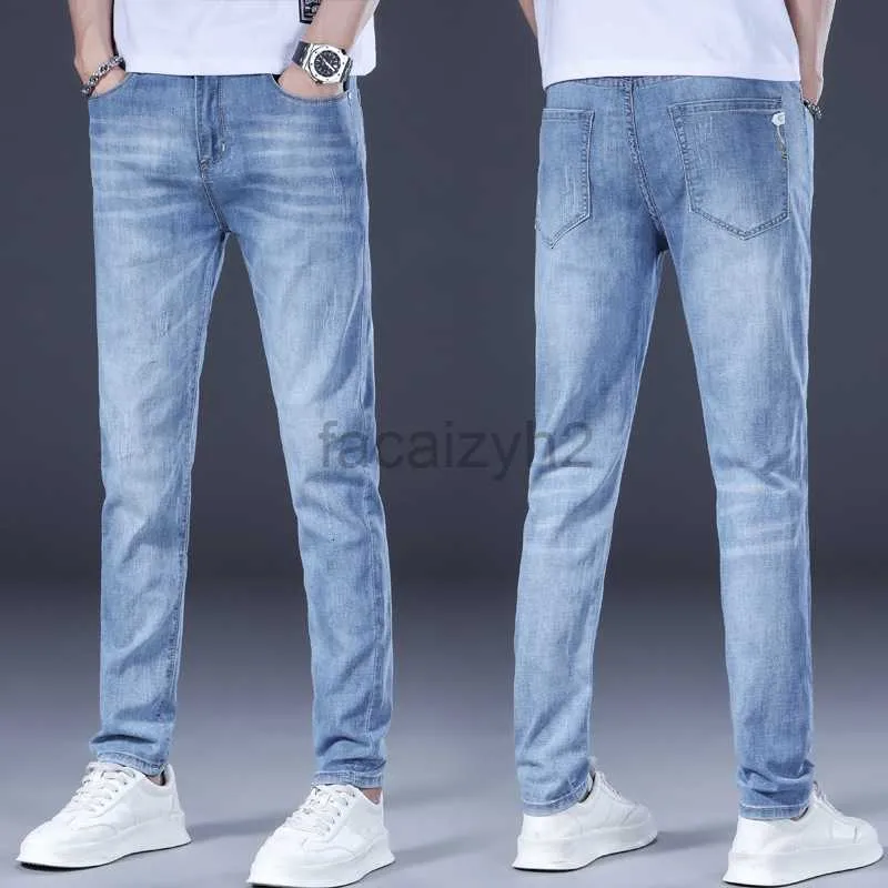 Jeans masculin printemps / été nouveau jeans masculin jeans slim fit petit pied édition tendance des grands jeans élastiques bleu clair des hommes et pantalons