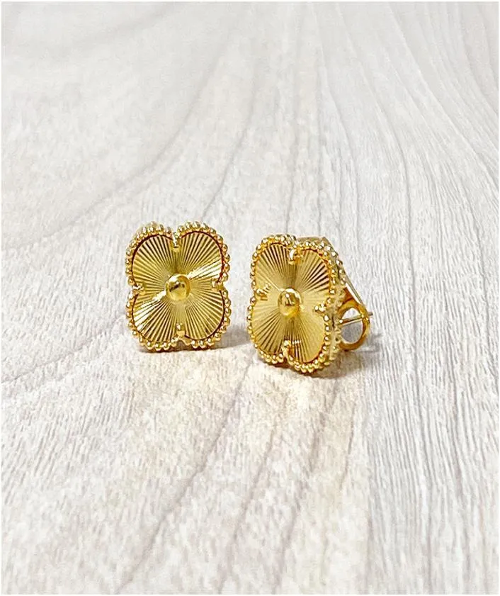 2020 New Fashion Four Leaf Clover Stud Earring Gold Titanium Stainless Steel Steet Earrings Stamp3763720과 함께 상자와 함께 보석류.