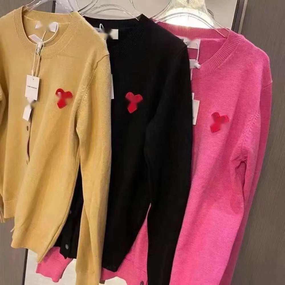 Knitwear Play Women Designer Top Quality Luxury Fashion Ny Loose and Bekväm trendiga märke Pink Layered Heart Par Ullrock Löst kärlek stickad Cardigan