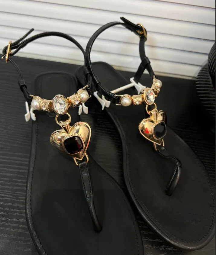 New Flats sandal Women Shoes channel 2024 Summer Beach Clip Toe Slides Luxury Brand Designer Flip-flops Love rhinestones Sandals low heel Women Pearl Slippers 35-41