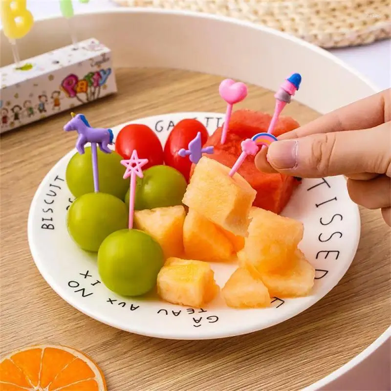 Forks Mini Fruit Fork Set Kid Cute Bento Box Decor Desser Cartoon Tortpick Cake Party Dostaw Losowy kolor