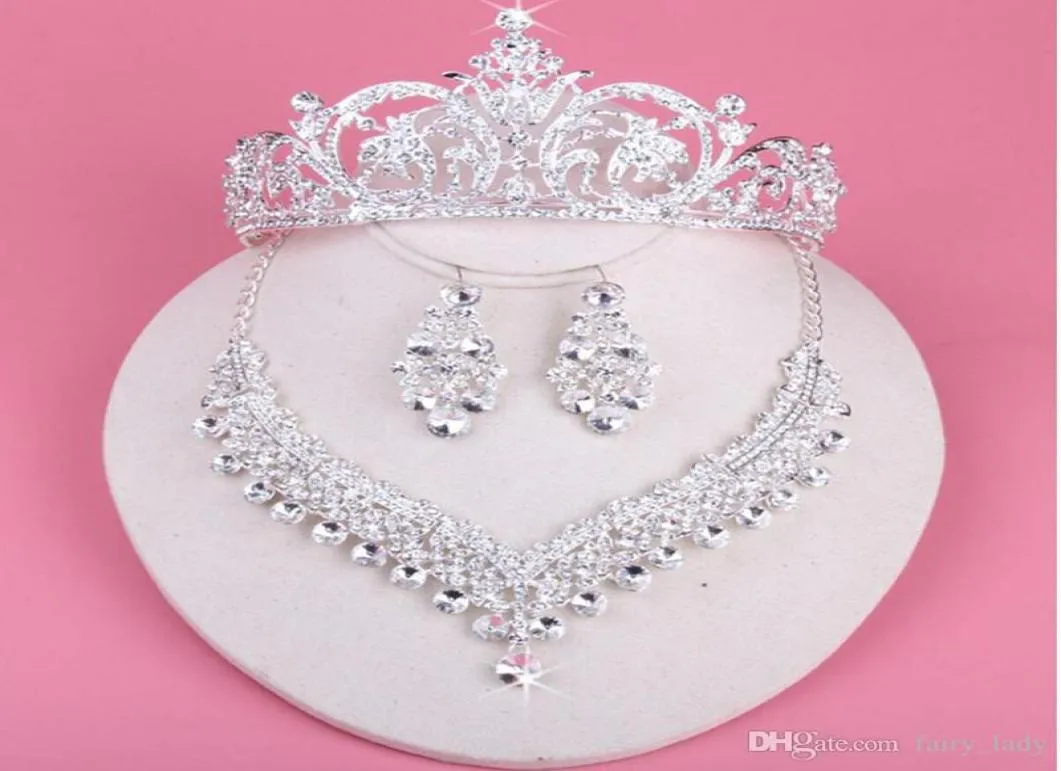 2019 Luxury Drop Rhingestone Wedding Jewelry Set Collier Couronne Tiaras Couronne Boucles d'oreilles Headswear Perk Threpiece Party Bridal ACC9734065