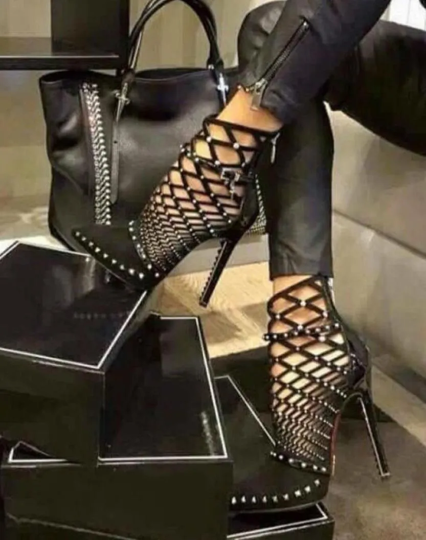 Luxury Rivets Pumps Brand Designer Pumps Femmes Sandales High Heels Ladies Rivets Chaussures 12cm Banquet noir élégant Shoe 1033665