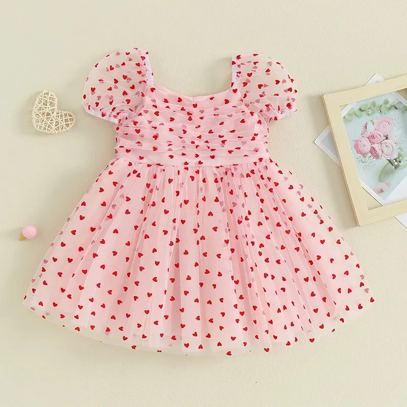 Baby Valentines Day Kleid Kurzarm Puff Herz gedrucktes Kleid süße goldene mesh spitzen prinzessin kleid 240424