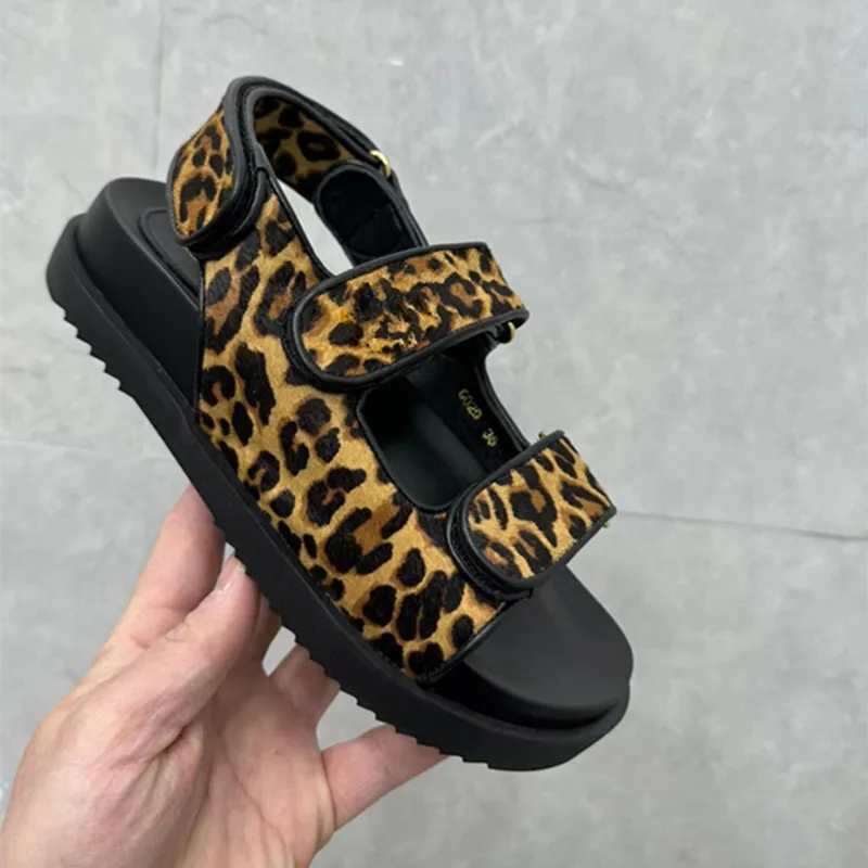 sandalo sandalo estivo sandali sandalo di sandalo lussuoso designer sandals sandals in gomma stampa in pelle in pelle casual scarpe stampa leopard
