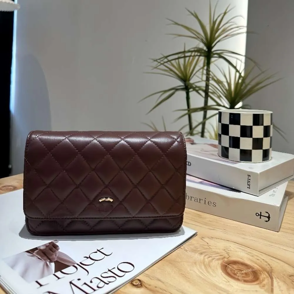 Lüks deri çanta tasarımcısı kadın çantası yeni stil çok yönlü servet elmas ızgara havyar tek omuz orijinal deri kapaklı koyun crossbody çanta woc zincir çanta