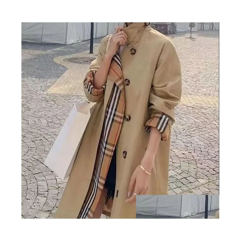 Designer di trench da donna Designer 2022 Coat in stile plaid europeo e americano Luxio Punti finti Due gocce di mezza lunghezza sciolte Deliv otnoq