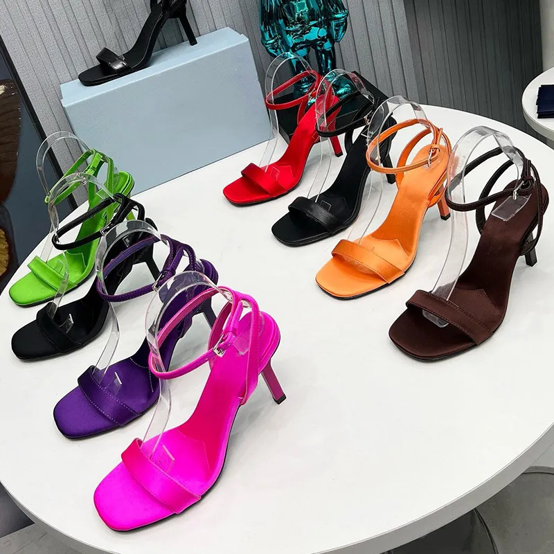 Tasarımcı Sandalet Kapitone Nappa Sandal Yumuşak Süet Deri Elbise Ayakkabı Terlikleri Günlük Yüksek Topuklular 8cm Pompalar Boyut 34-42