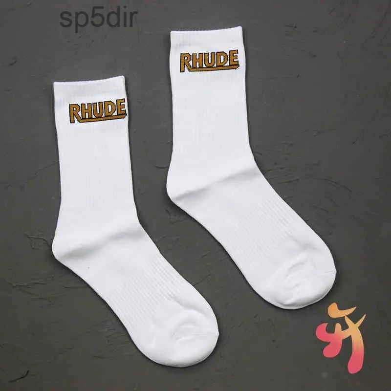 Chaussettes de rhude lettre simple de haute qualité coton européen américain de rues de rue chaussettes et femmes chaussettes chaudes et confortables chaussettes d'aiguille couple couple intub b6om