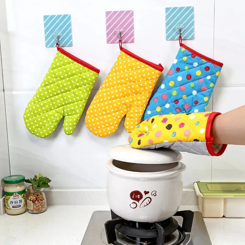 2024 Mitten Microwave Oven Glove Cotton Insulated Baking Heat Resistant Gloves Oven Mitts Terylene Non-slip Cute Kitchen Tool for heat resistant mitt