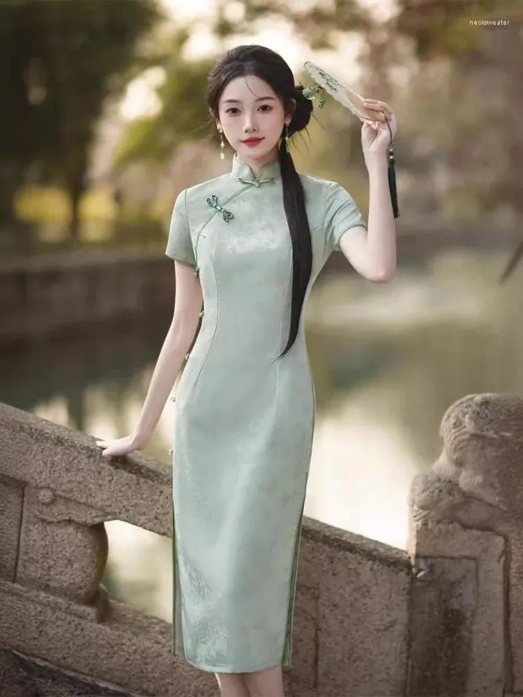 Vêtements ethniques Été pour femmes Slim Cheongsam Green clair Jacquard Chinois Robe traditionnelle élégante Qi-pao