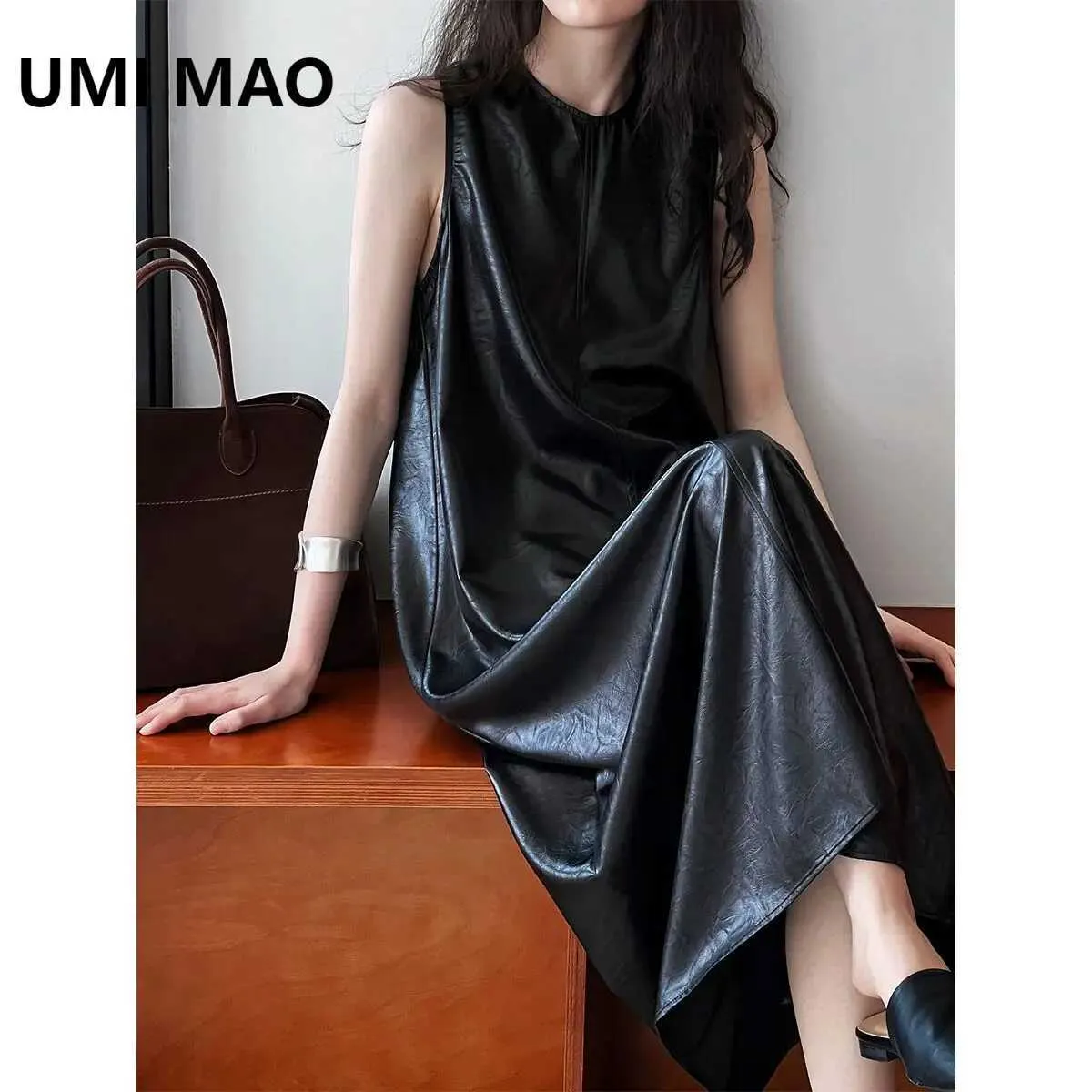 Urban sexy Kleider Umi Mao PU Faux Lederkleider glänzend mittelgroße Knielänge Sleless Kleid Elegant luxuriös drapierte A-Linie-Weste D240427
