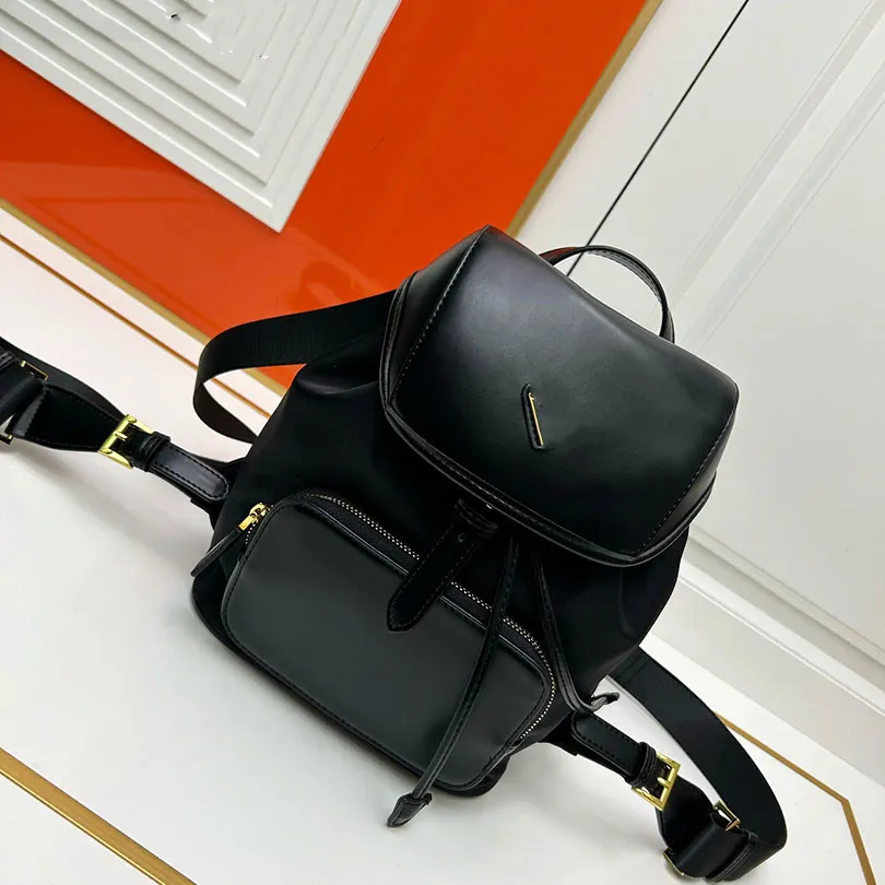 Cowhide Backpack高品質のデザイナーレディーススクールバッグクラシックハンドバッグ軽量カジュアルファッショナブルなミラー品質バッグ多機能バッグ