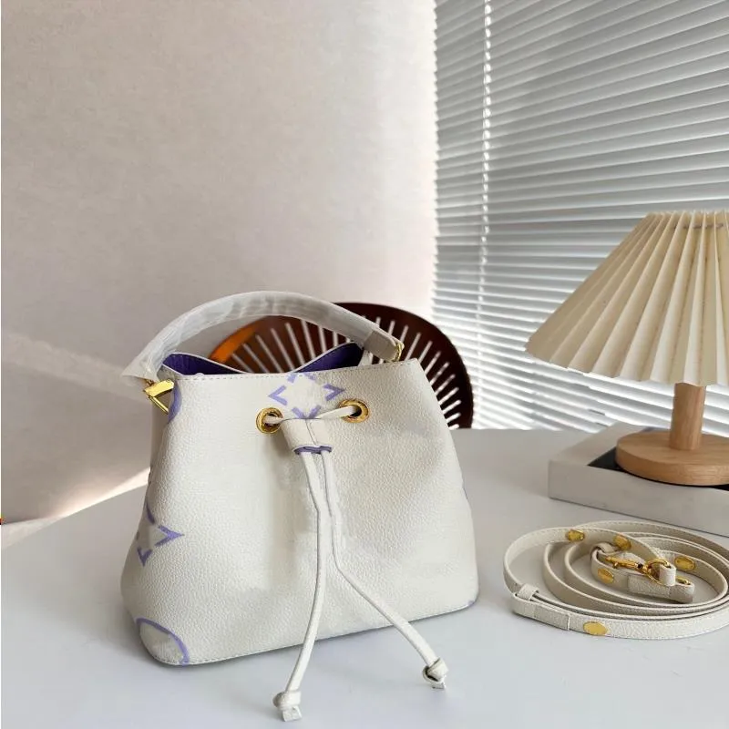 24SS Women's luxury designer new poi Bobo series Nano mini bucket bag Women's handbag crossbody bag gentle and elegant touch Recr