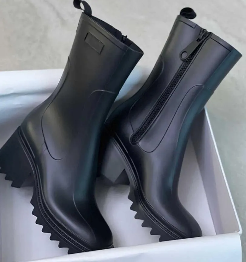 Kvinnor Betty Beeled Boots PVC Rubber High Heels Kneehigh Tall Rain Boot Black Waterproof Welly Platform Shoes Outdoor Rainshoes No4554552