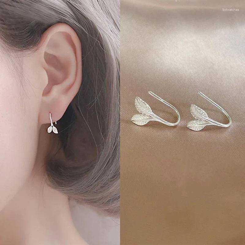 Kolczyki na stadninie proste stylowe ucho w kształcie liści dla kobiet minimalistyczny haczyk projekt 3 metalowe kolory codzienne akcesoria biżuteria moda
