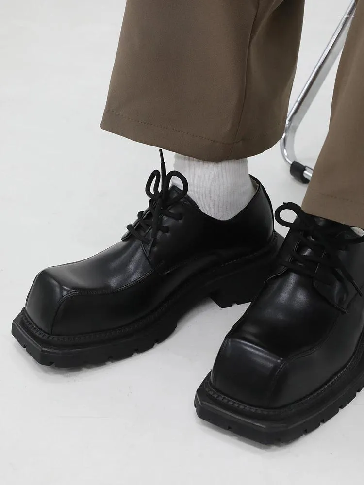 Sapatos casuais Personalidade masculina Concisa de couro de dedo do dedo do dedo jovem jovem renda verde solas grossas