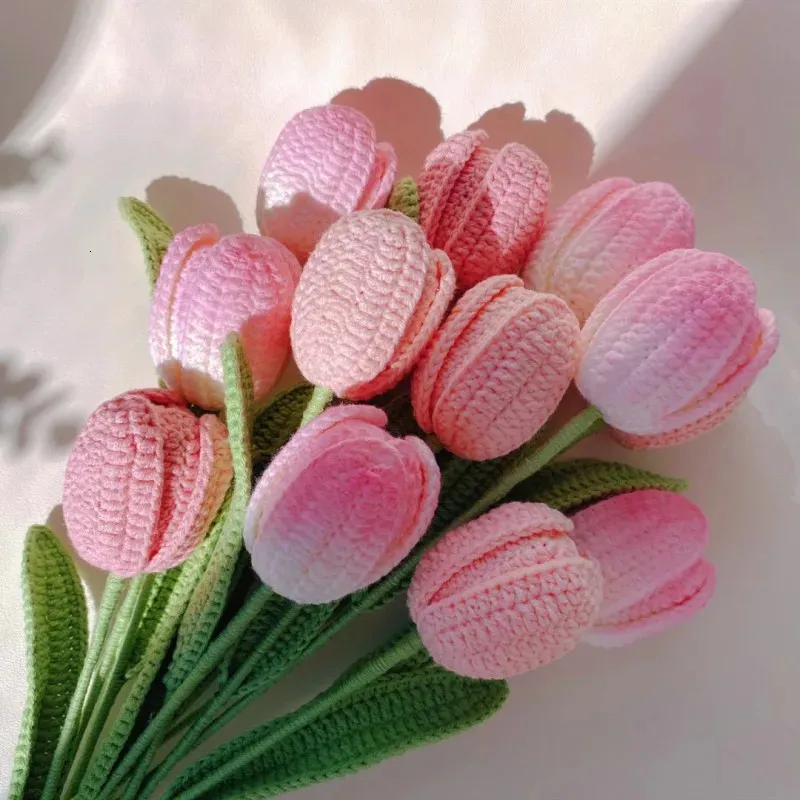 手作りの編まれた花のための人工チューリップブーケ花瓶のための手作業の糸糸かぎ針編みの花手織りの母親の日ギフト240424