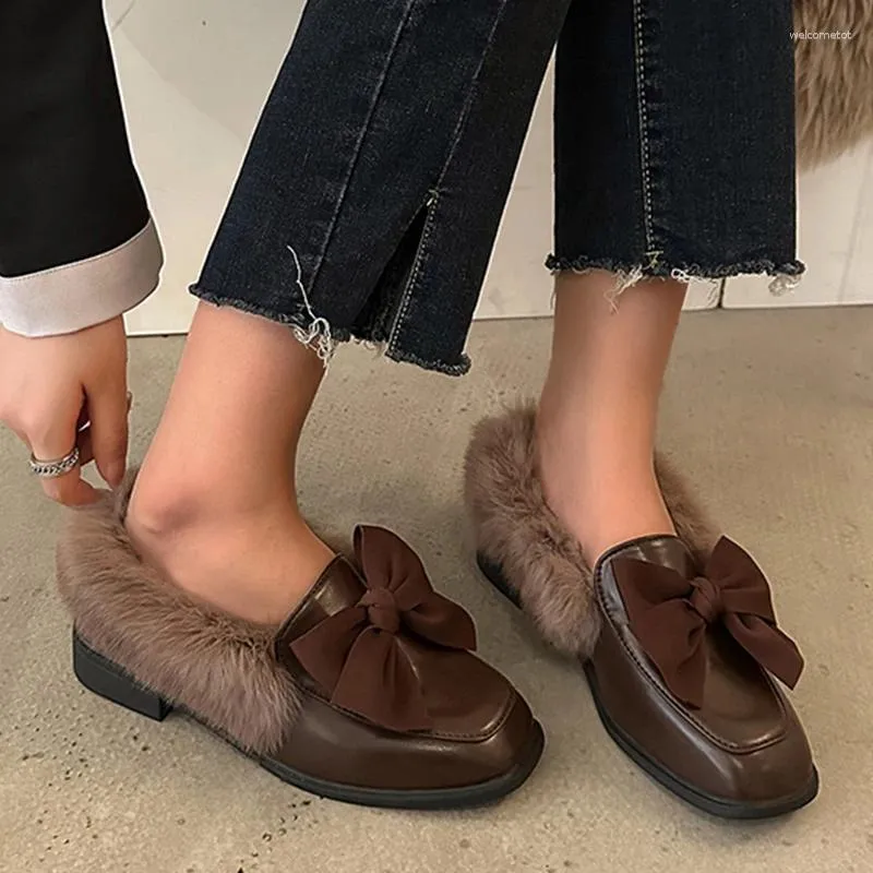 Zapatos de vestir para mujeres tacones de pelaje de pelos retro botas calientes 2024 marca de invierno de algodón marie janes bombas gruesas mujer zapatos