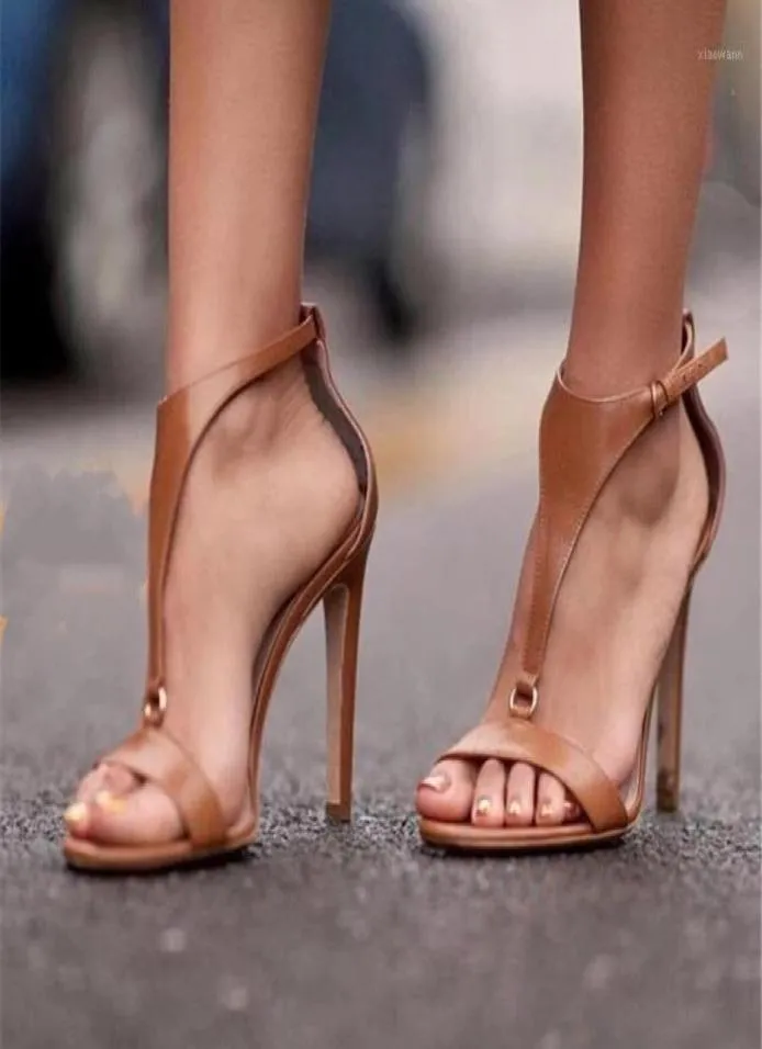 2020 Zomer vrouwen 11 cm hoge hakken lederen sandalen vrouwelijke fetish bruine hakken schoen dame t riem sext platformpompen16405462