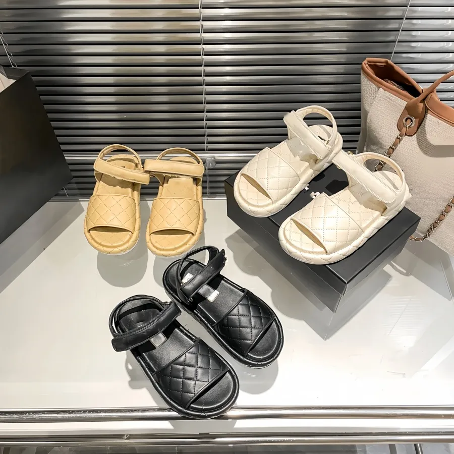 Nowy projektant Sandles Women Cielęs Dad Tat Sandals Quild Summer Buty Platforma Platforma Flats Niski pięt