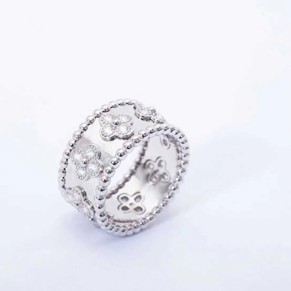 Original hot selling Wide version kaleidoscope ring anti allergic and non fading rice bead edge diamond silver With logo