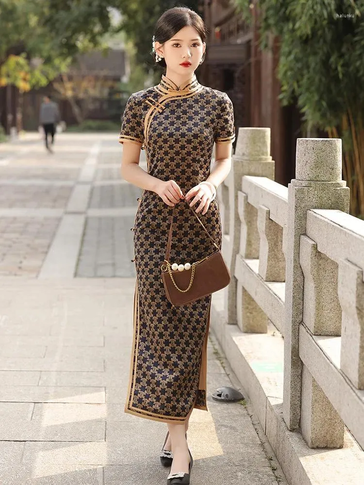 Ethnische Kleidung 2024 Sommerseide Cheongsam Kurzarm Vintage Kleid plus Größe Slim Party Hochzeitskostüme Floral Qipao S bis 4xl