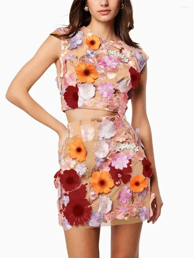 Arbetsklänningar 3D Flower EmbriodeDed Two Piece Women Croped Top och Mini kjolar Matchande uppsättningar 2024 Fashion Female Summer kjoldräkt